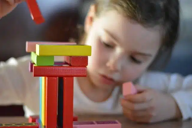 Les jouets Montessori pour stimuler l'imagination 
